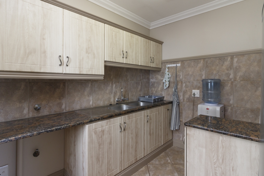 6 Bedroom Property for Sale in Royal Alfred Marina Eastern Cape